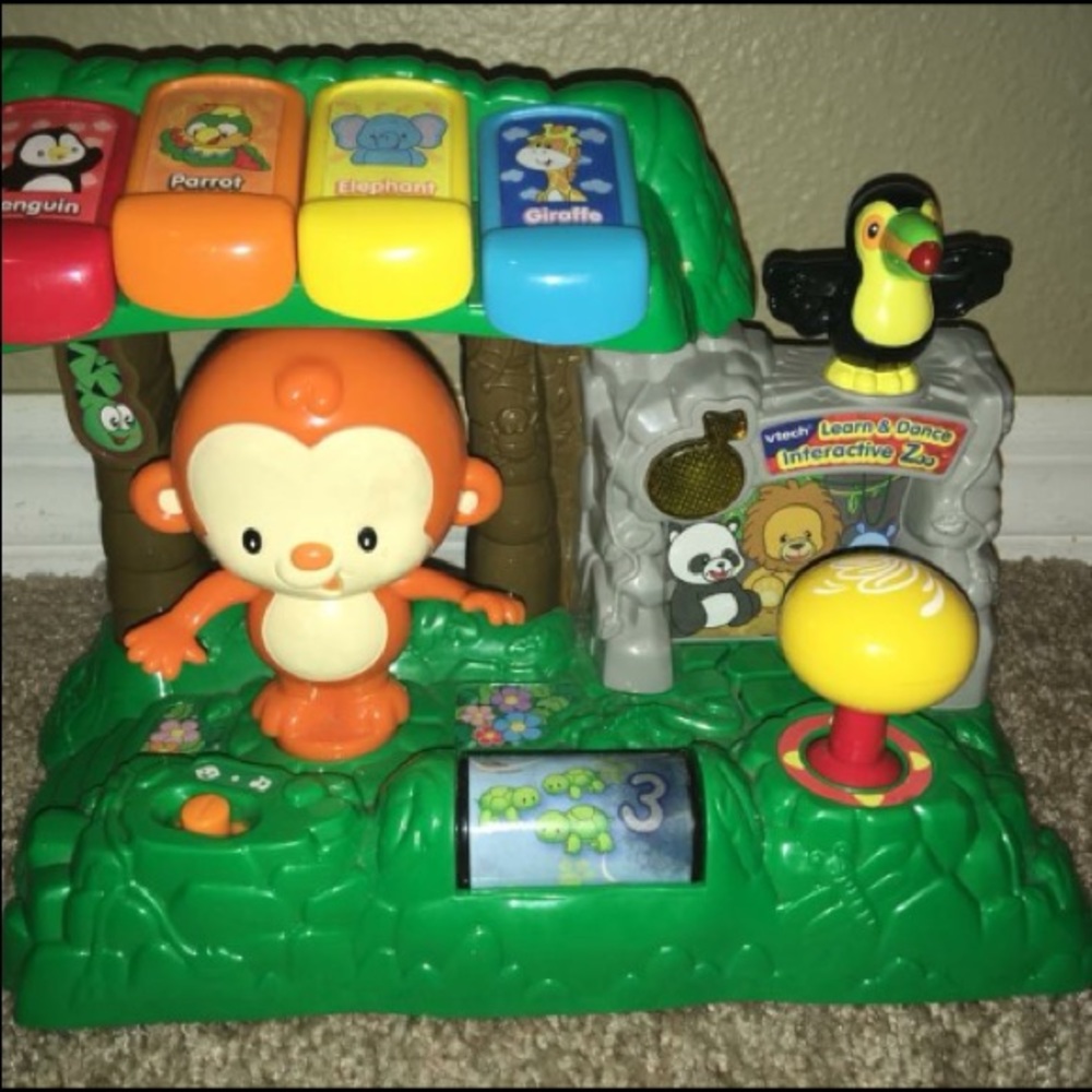 🎈SOLD🎈V- tech learn and dance interactive zoo